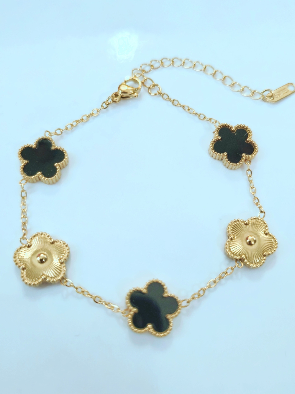 Trendy 18K Gold Plated Flower Link Bracelet w/ Black Clover Accents NEW (B#002)